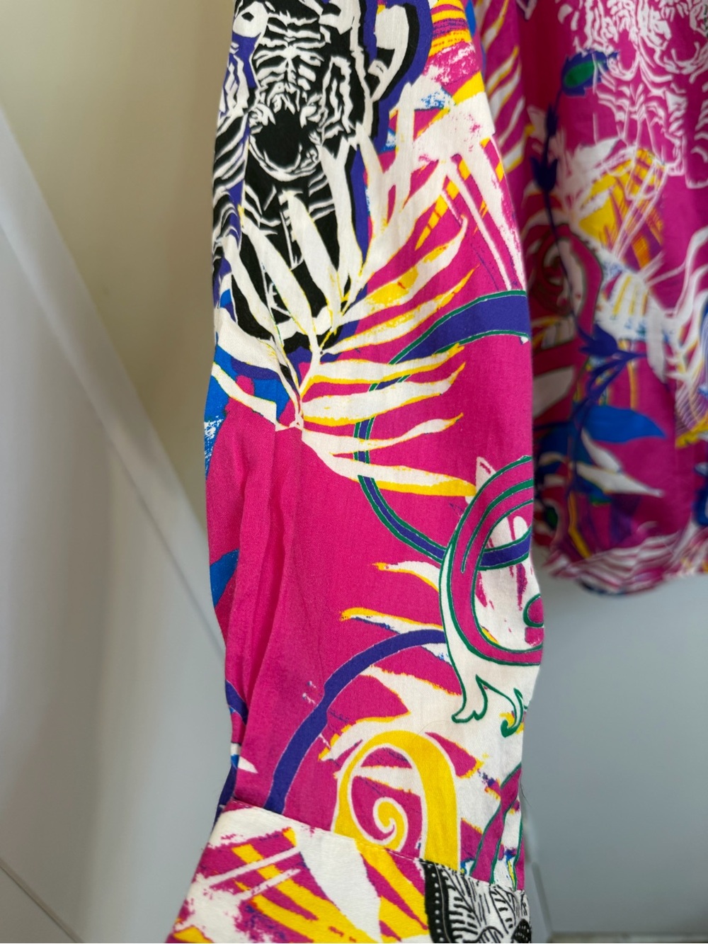 Etro Men's Bold Magenta Tropical Button-Down Shirt - Picture 5 of 8